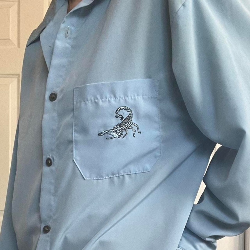 Red Canyon scorpion button down 🦂 - Picture 5 of 8